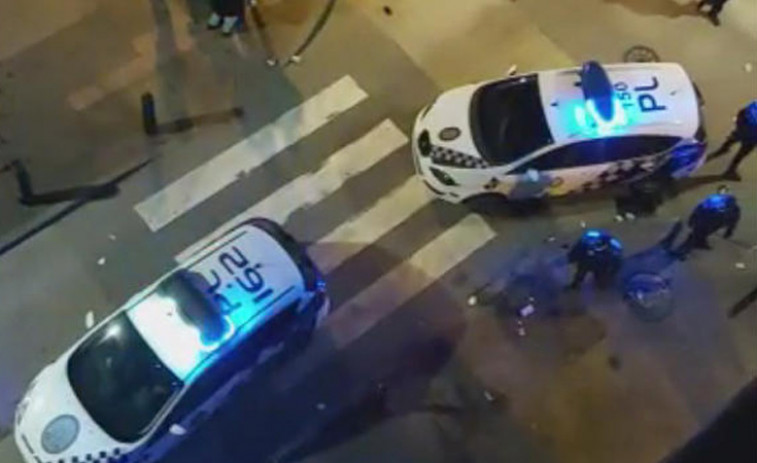 El 092 despeja la calle Socorro del público de los locales de ocio nocturno