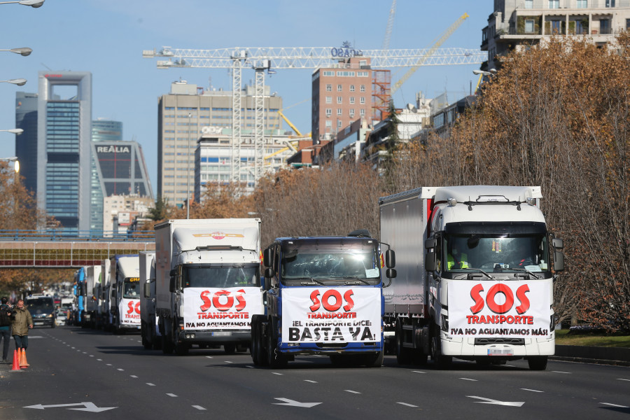Transportistas se concentran en Madrid ante la "situación crítica" del sector