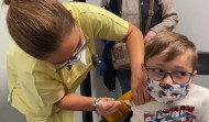 Emoción y nervios en el primer día de vacunación de los niños gallegos, que quieren volver a la 