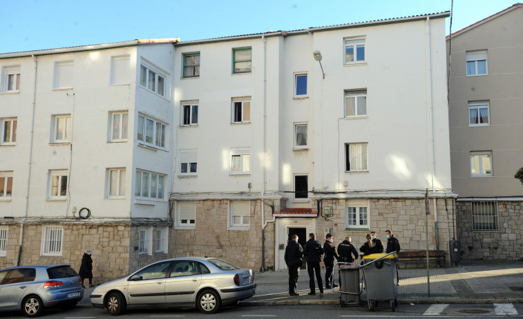 Un hombre resulta herido leve tras explotar un bote de laca en su piso