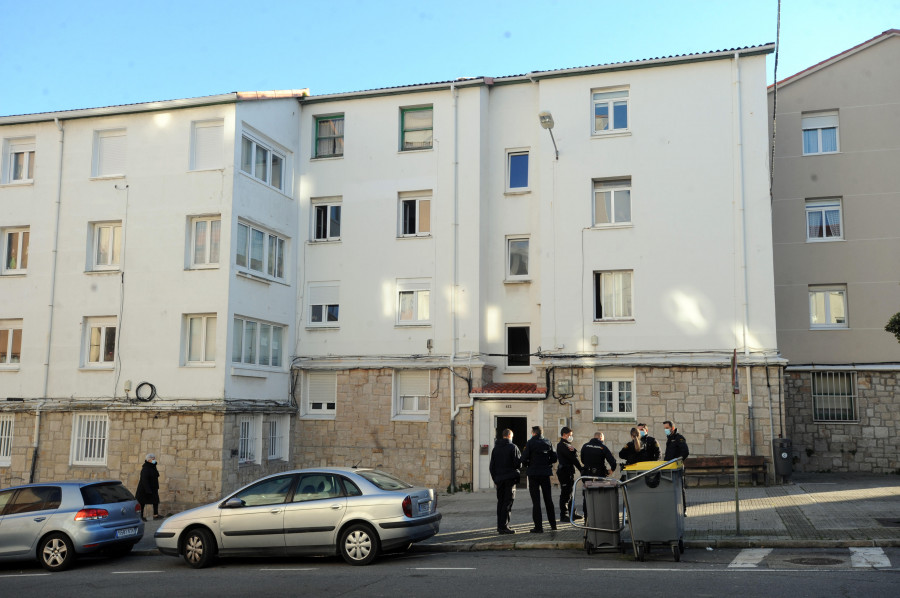 Un hombre resulta herido leve tras explotar un bote de laca en su piso