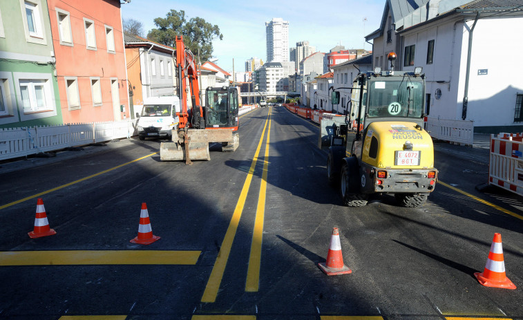 Todo preparado para reabrir al tráfico la avenida de Arteixo tras dos meses de obras