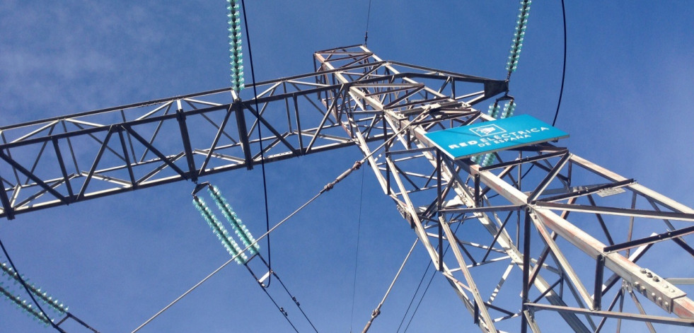 El precio de la luz se desploma más de un 30% este domingo