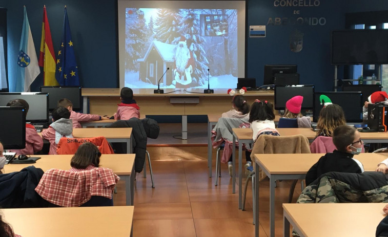 Los niños del CEIP San Marcos conectan con Papá Noel mediante videoconferencia con Laponia