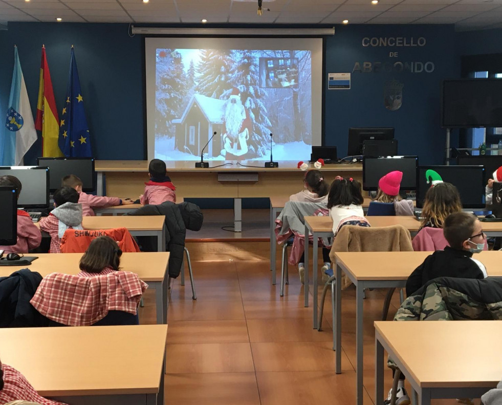 Los niños del CEIP San Marcos conectan con Papá Noel mediante videoconferencia con Laponia