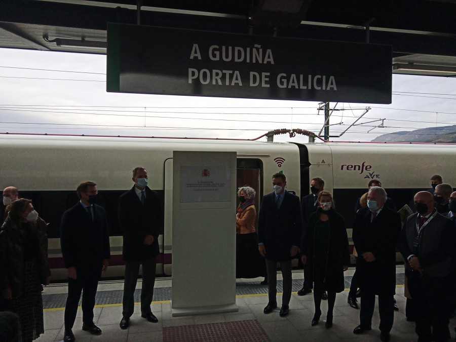 El Rey inaugura la estación de A Gudiña, la primera del AVE en territorio gallego