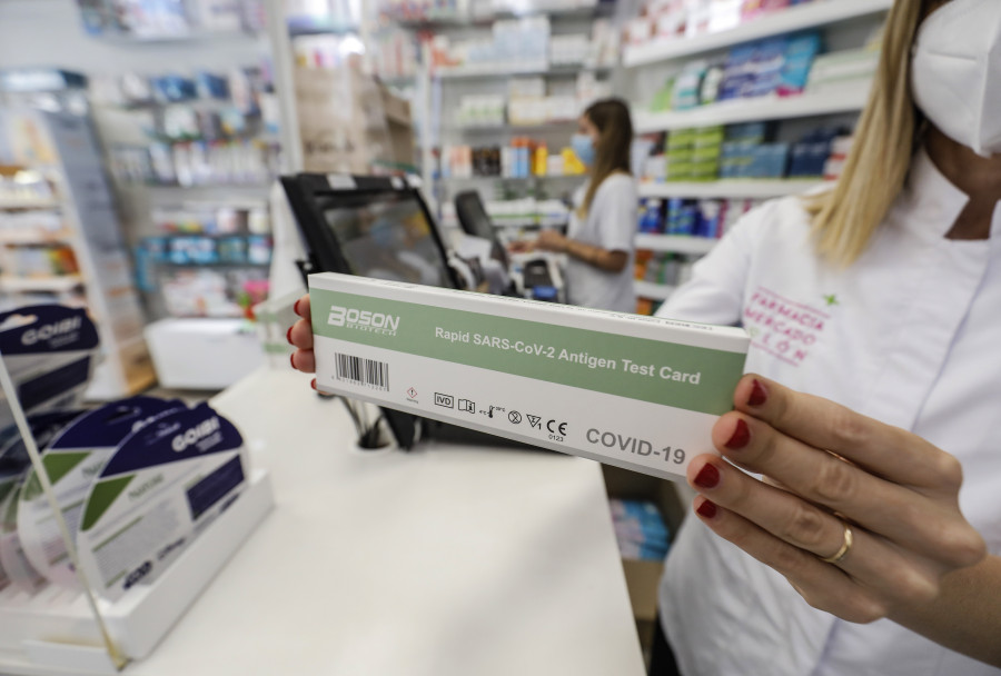 Muchas farmacias gallegas agotan los test gratis de antígenos para niños de cinco a once años