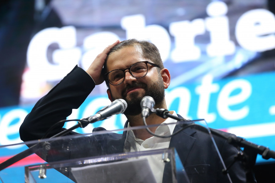 El izquierdista Boric arrasa en las urnas y lidera un cambio de era en Chile