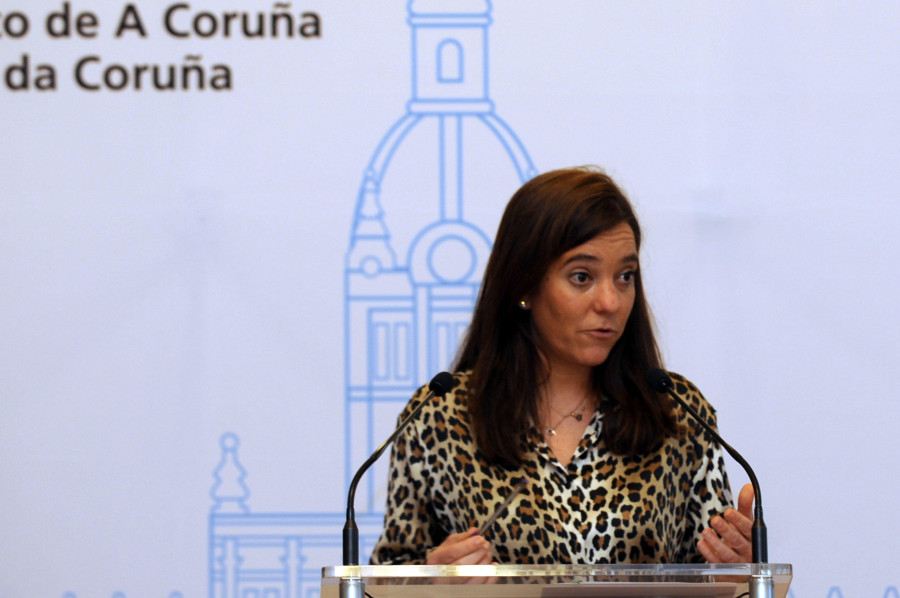 La alcaldesa de A Coruña tacha de "incoherentes" las medidas de la Xunta y exige que se refuerce la Atención Primaria