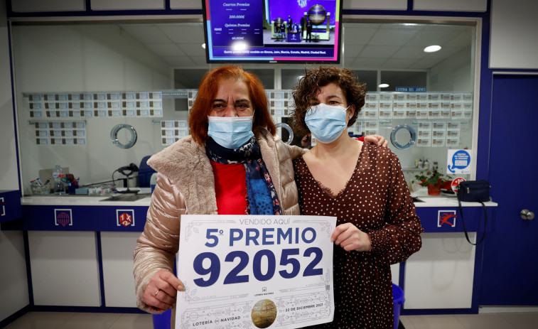 Dos Cuartos premios, el 42833 y el 91179, y un Quinto, el 92052, vendidos en A Coruña