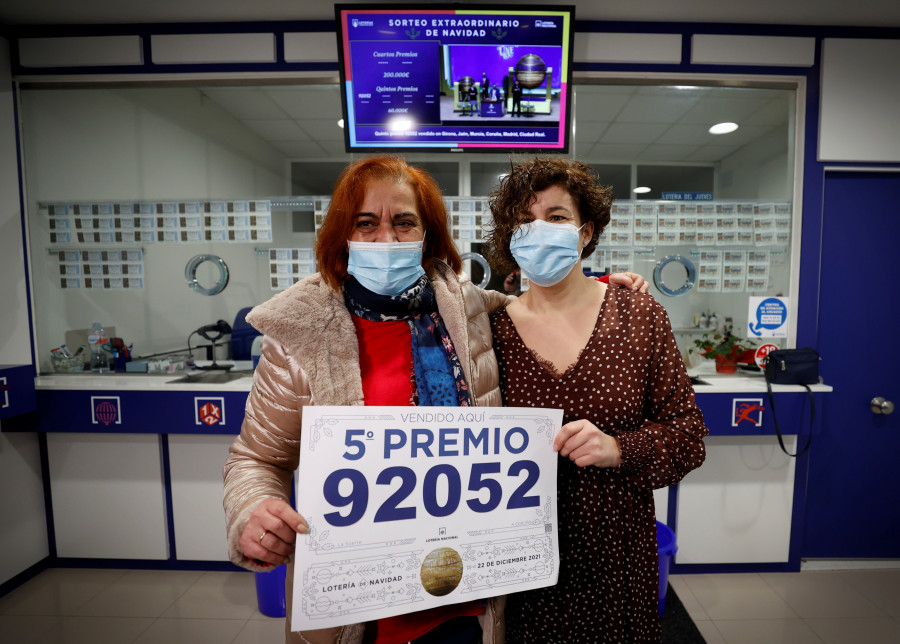 Dos Cuartos premios, el 42833 y el 91179, y un Quinto, el 92052, vendidos en A Coruña