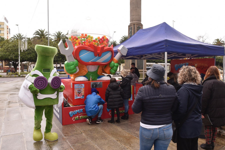 Gran acogida de la campaña comercial que reparte premios por toda la ciudad