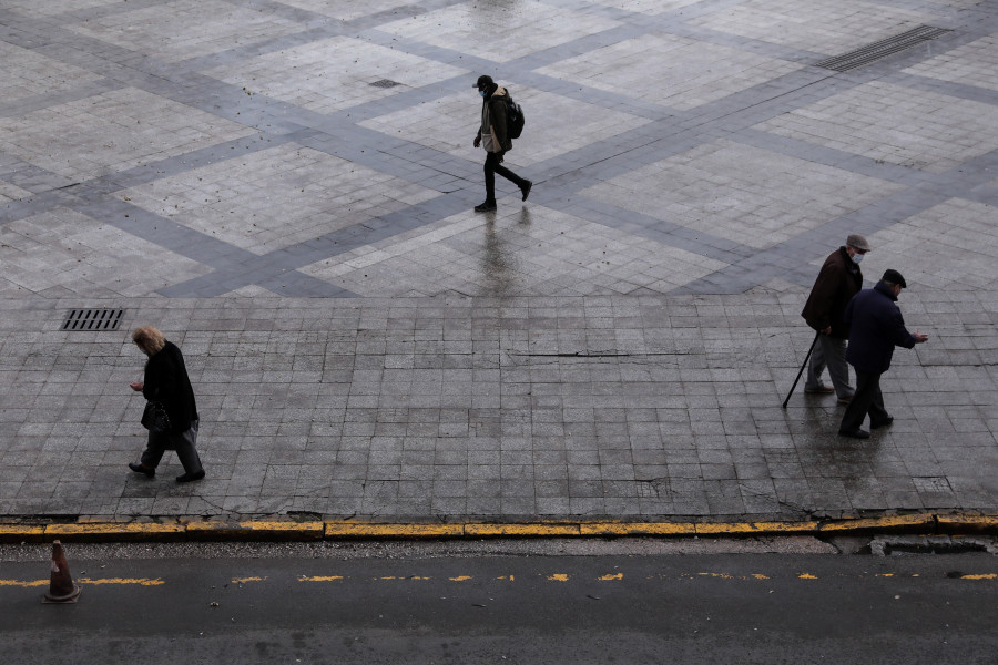 Grecia reduce la cuarentena a los enfermos por covid a cinco días para no paralizar el país