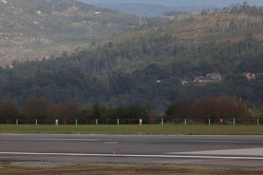 El aeropuerto de Vigo suspende la actividad por obras en la pista