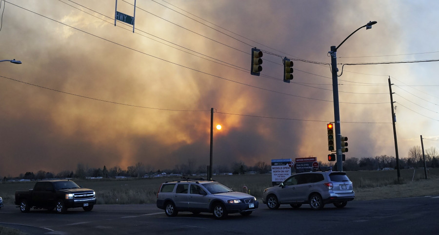 Tres desaparecidos y mil casas destruidas tras violentos incendios en Colorado