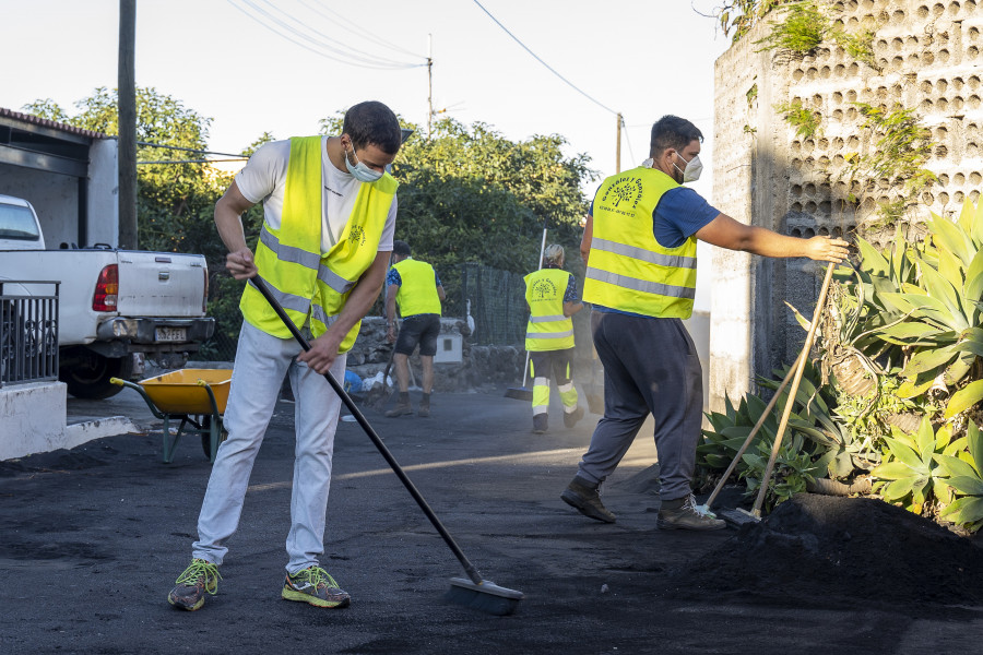 Los evacuados por el volcán de La Palma vuelven a casa después de tres meses con alivio e ilusión