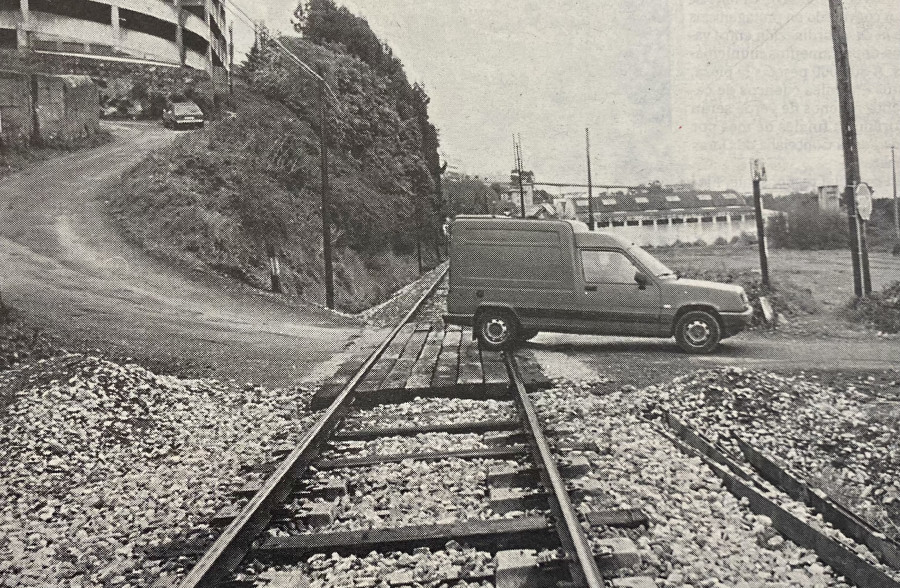 Hace 25 años: Renfe suprime el paso a nivel de As Xubias y cae el Depor ante el Barça