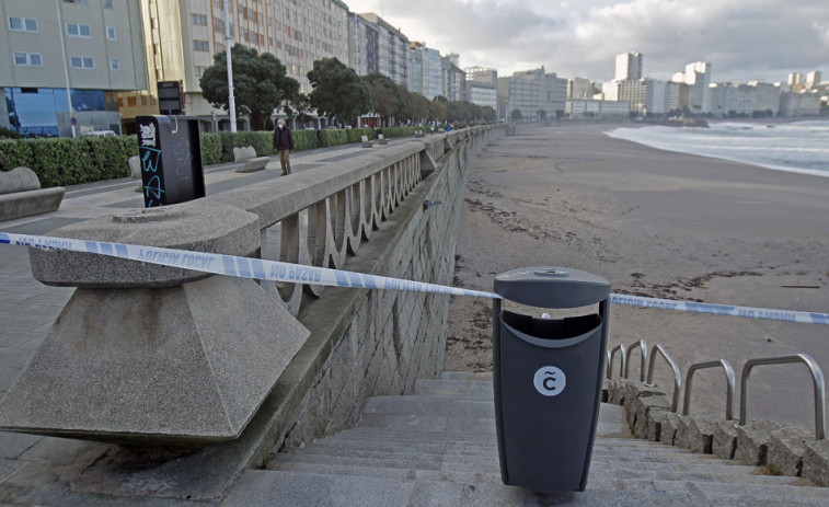 El Ayuntamiento restaurará la duna de contención de Riazor el próximo lunes