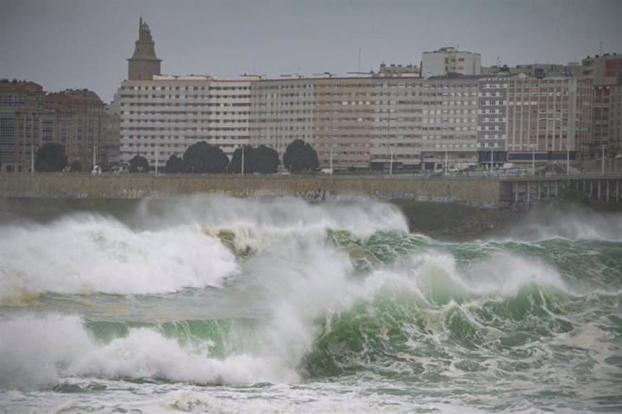 El temporal costero deja olas de casi 12 metros en la costa de A Coruña