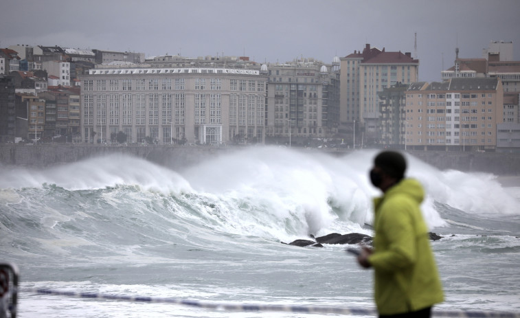 Las olas alcanzan los doce metros de altura durante la segunda jornada de temporal