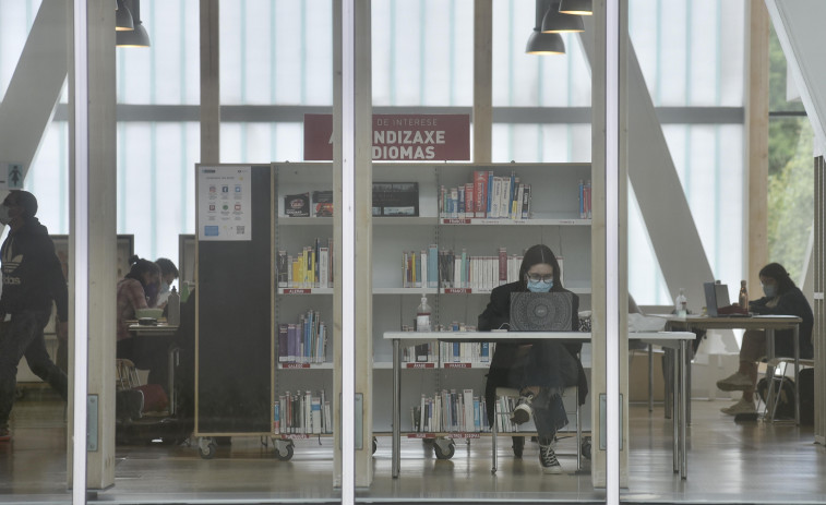 La biblioteca del Ágora cumple diez años con el programa Libros Vivintes