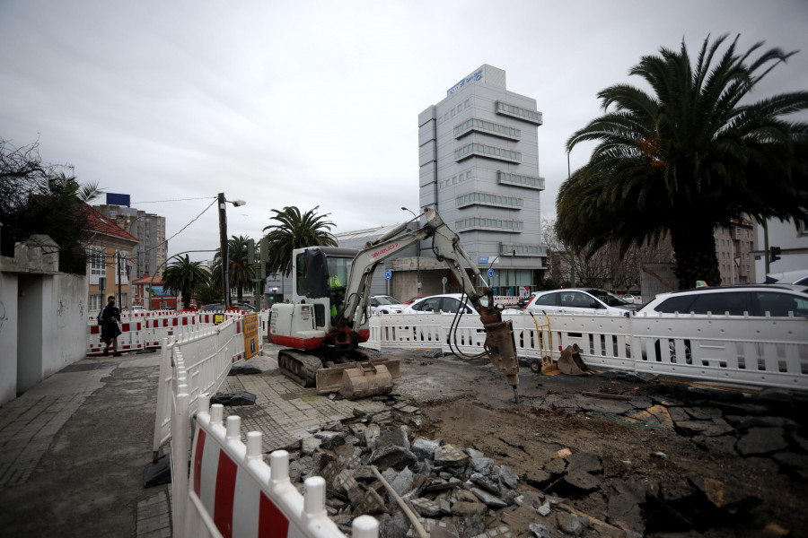 Las obras de la glorieta de la avenida de Arteixo se retoman tras el parón de las fiestas