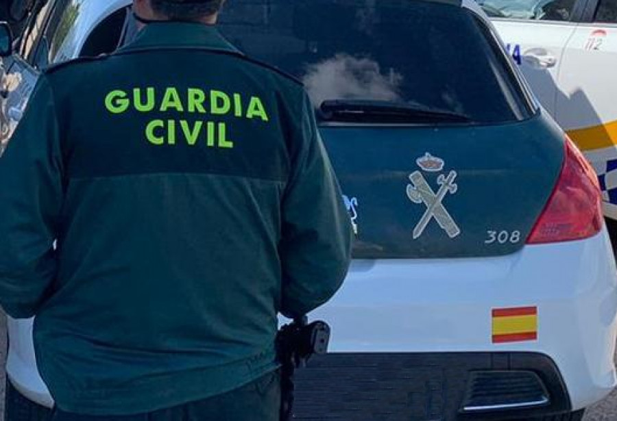 Detenido un hombre por tentativa de atraco en una sucursal bancaria de Oia