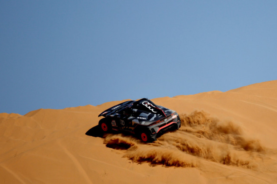 Carlos Sainz se anota su segunda etapa y Al-Attiyah atisba su cuarto Dakar