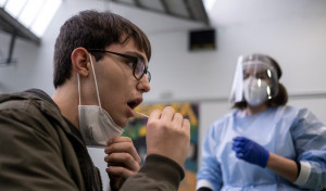 La Xunta repartirá 50.000 test de saliva en los colegios para hacer cribados en las aulas donde haya un positivo