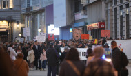 Unos 250 antivacunas  marchan por el  centro para protestar por la política sanitaria de la Xunta
