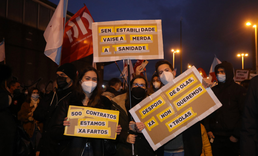 A Coruña clama contra la falta de personal y el colapso de la sanidad