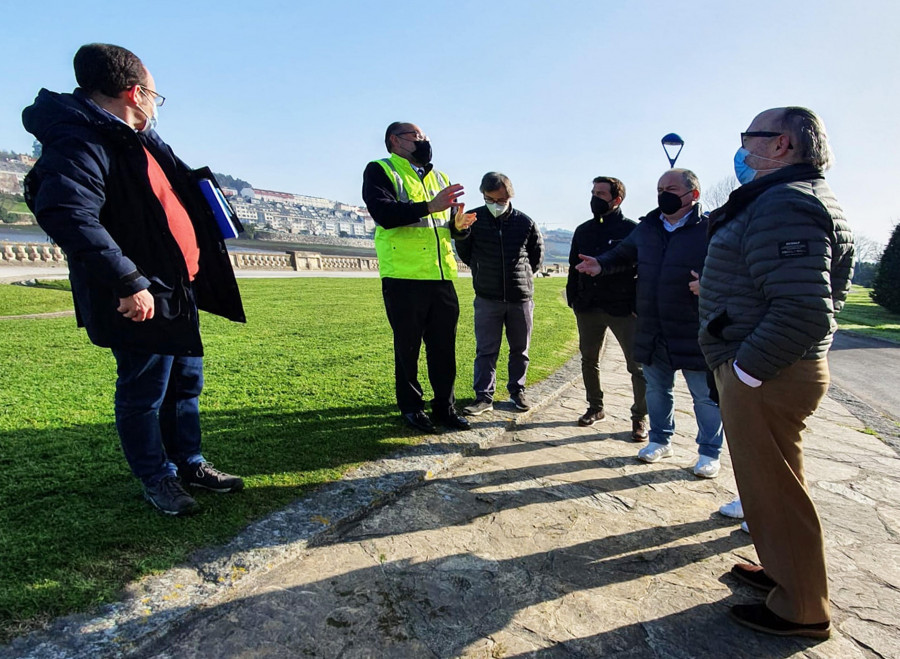 El dragado de la ría obligará a cortar una zona del paseo en La Cros y a cambiar de sitio dos parques