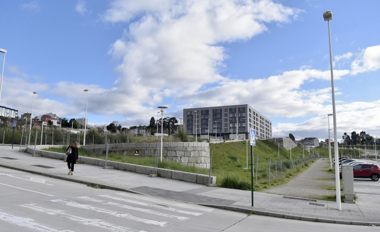 El centro cívico de Os Mallos acoge la primera mesa social de vivienda
