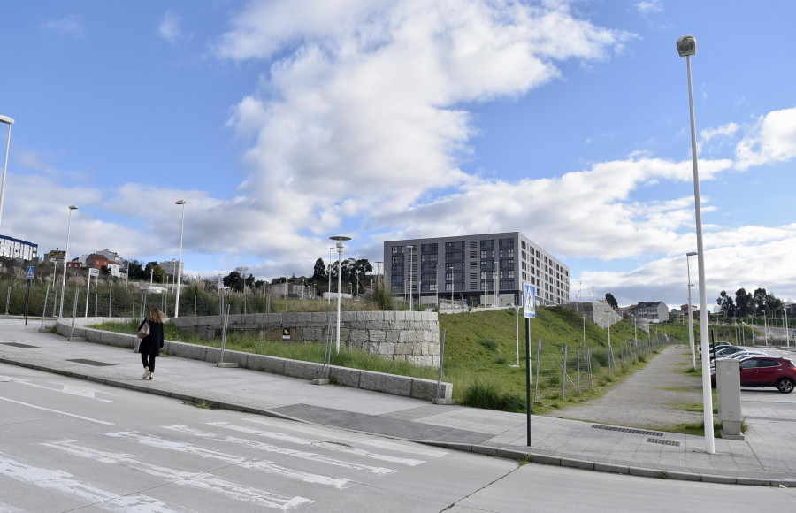 El centro cívico de Os Mallos acoge la primera mesa social de vivienda