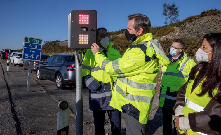 Un nuevo sistema de balizas favorecerá la conducción con niebla en la A-8 en O Fiouco