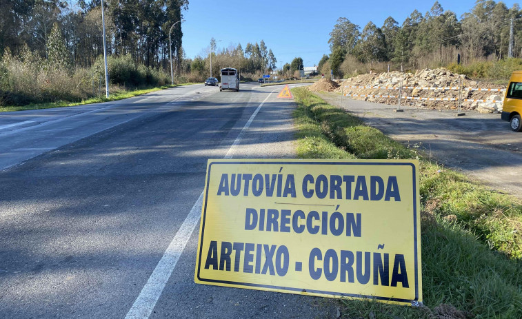 Abegondo manifiesta su malestar por el cierre de la entrada a la A-6 en dirección a A Coruña