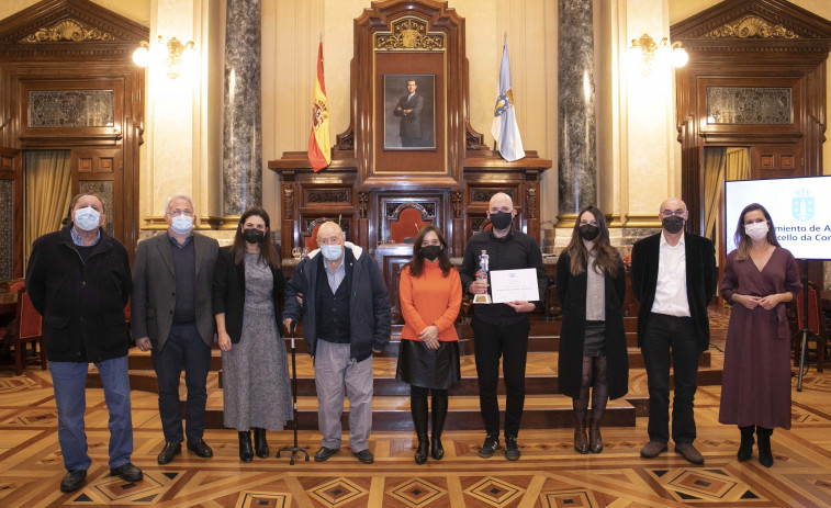 La alcaldesa de A Coruña reivindica el 