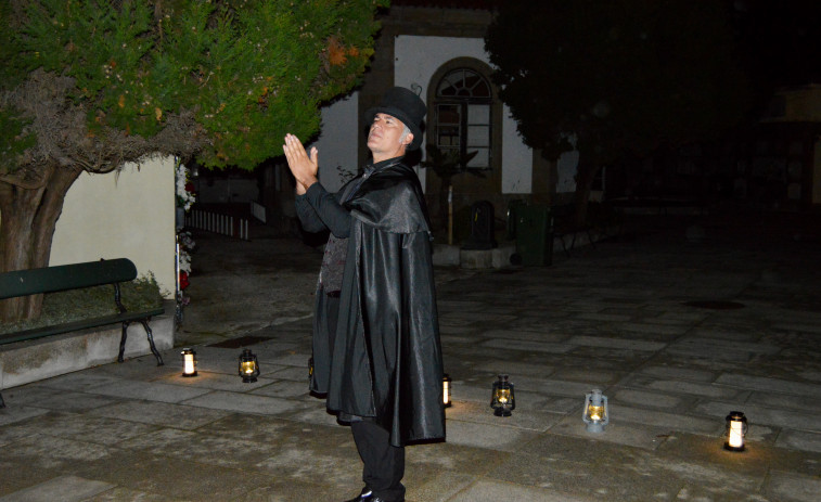 O Concello estende ata o mes de xuño as visitas nocturnas ao cemiterio de Santo Amaro