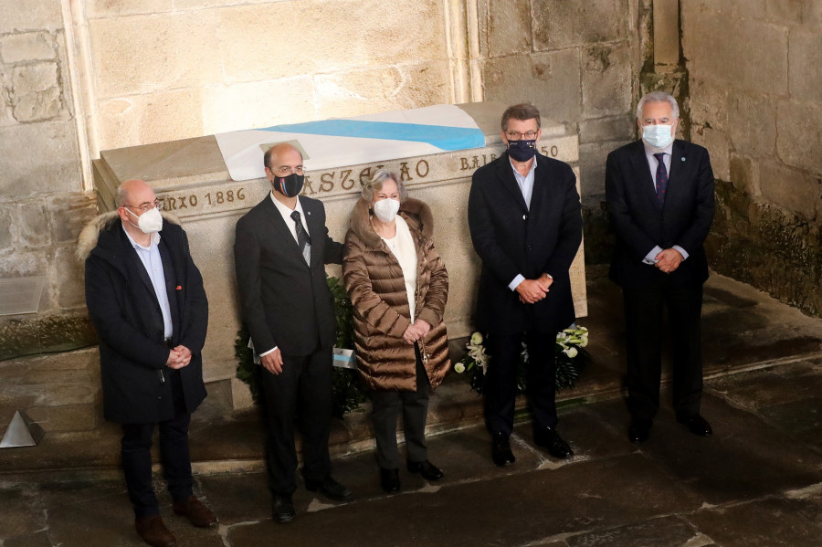 Feijóo reivindica o "galeguismo amplo" de Castelao no 136 aniversario do seu nacemento