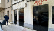 Desalojan el primer edificio entero en Os Mallos desde hace dos años