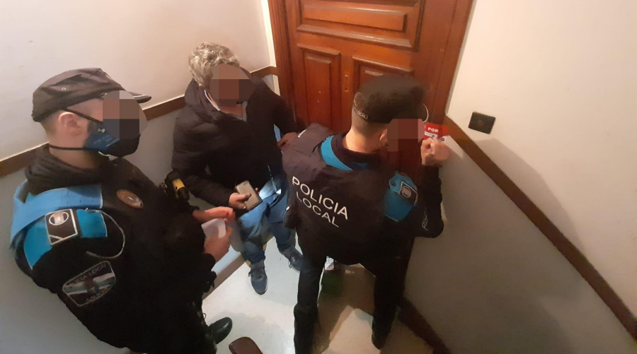 La Policía Local frustra un intento de okupación en la calle Barcelona