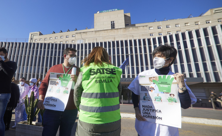 Un paciente apuñala a cuatro trabajadores del hospital de Valme de Sevilla