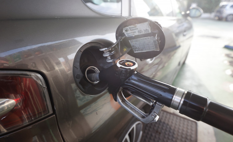 El precio de los carburantes cae por segunda semana consecutiva