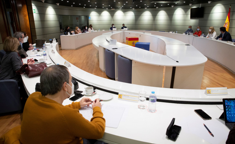 El Gobierno propone elevar el SMI hasta los 996 euros mensuales, 31 euros más que en 2021