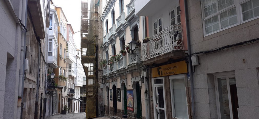 El BNG pregunta al Gobierno local sobre un andamio abandonado en la calle Damas