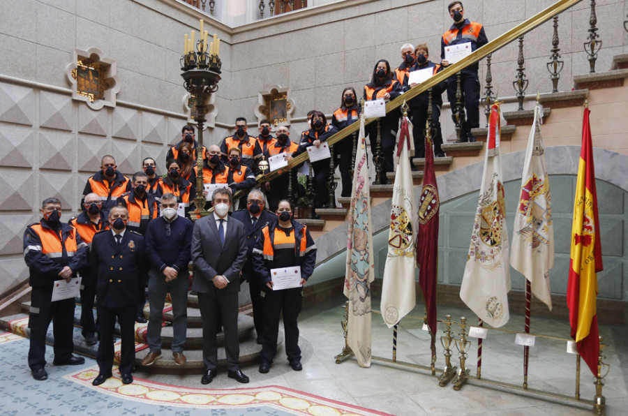 Los voluntarios de Protección Civil reciben un homenaje por  su labor durante la pandemia