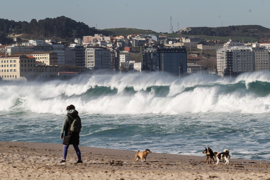 Toda la costa gallega estará este lunes en aviso amarillo por viento en el mar y oleaje