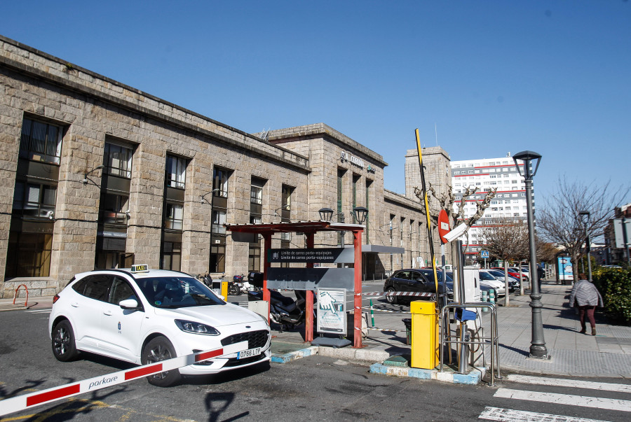 La estación de tren es el destino más demandado por los usuarios del taxi