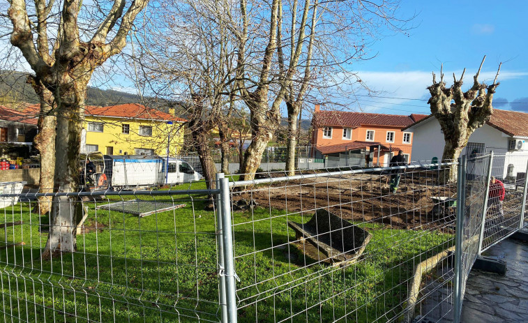 Culleredo continúa la renovación de sus parques infantiles con trabajos en el de Peiro