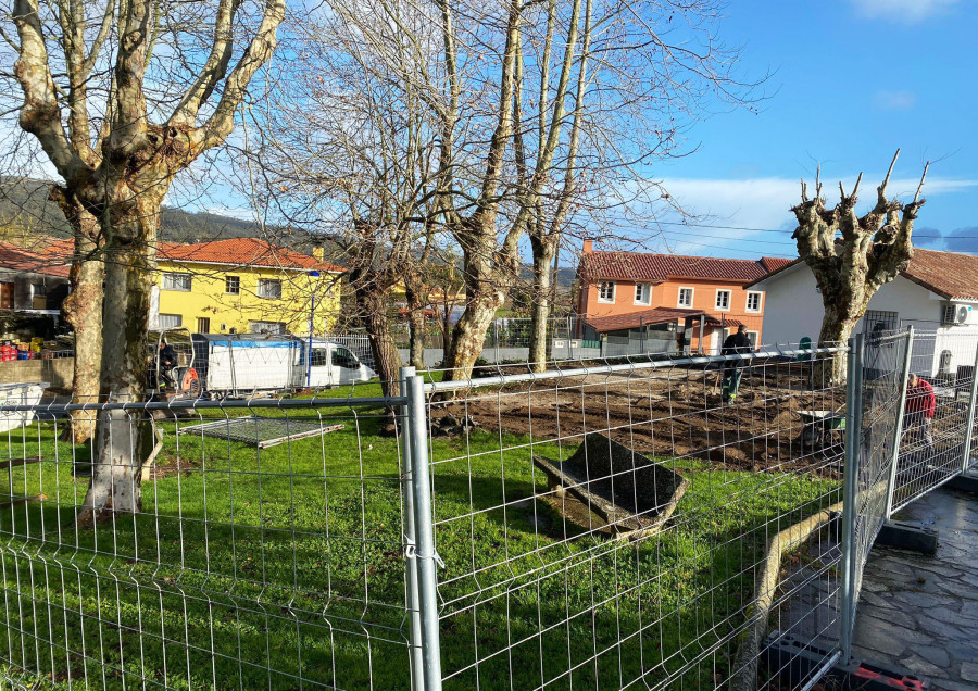Culleredo continúa la renovación de sus parques infantiles con trabajos en el de Peiro
